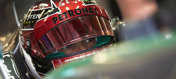 Hamilton aterriza en Brasil: "Este año parece haber pasado volando"