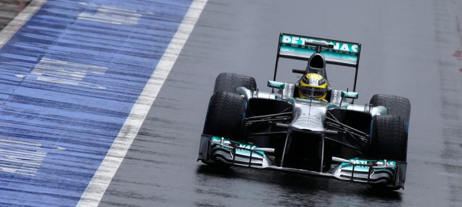 Nico Rosberg lidera unos Libres 1 pasados por agua en el inicio del GP de Brasil 2013