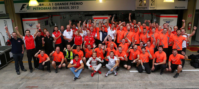 Marussia celebra el décimo puesto en el mundial de constructores en Brasil 2013