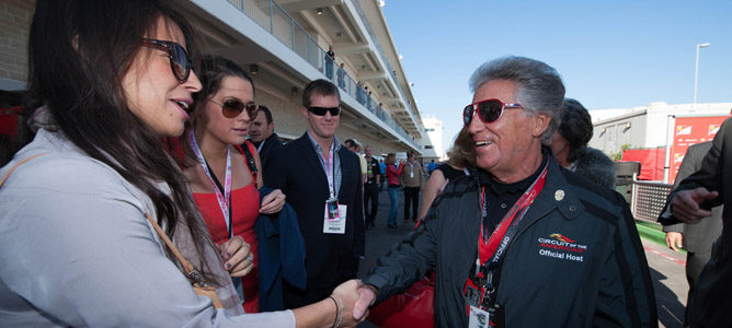 Mario Andretti señala que los coches cliente permitirían reducir costes en la F1