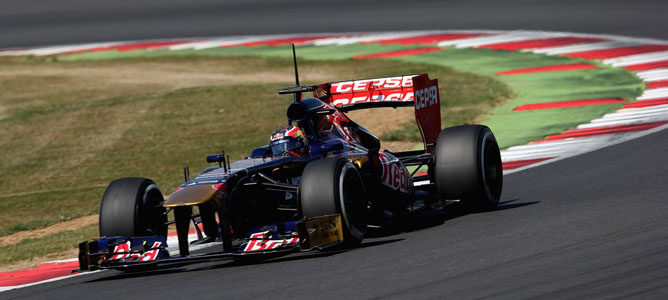 Vergne y Kvyat son los pilotos elegidos por Toro Rosso para rodar en el test de Pirelli en Baréin