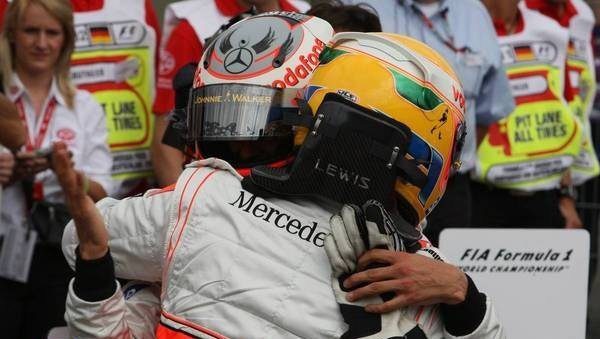 Dennis defiende a su pupilo: "Hamilton no necesita la ayuda de Kovalainen"