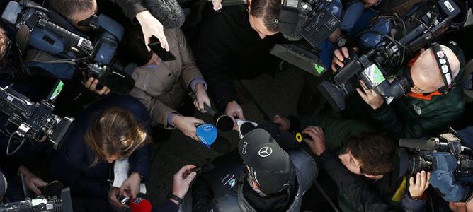 Nico Rosberg atendiendo a los medios en Jerez 2014