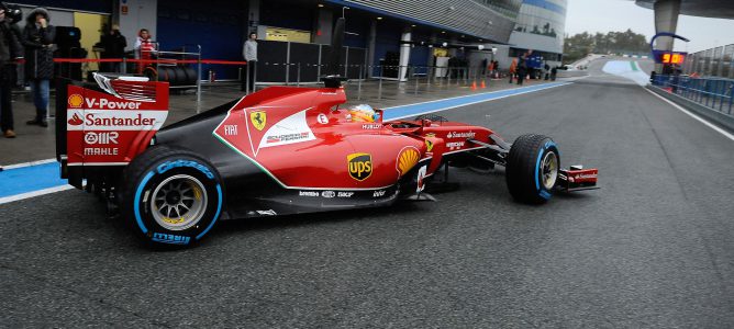 Fernando Alonso lidera en agua y el motor Mercedes se muestra en plena forma