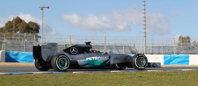 Lewis Hamilton: "Los neumáticos son un poco mejores"
