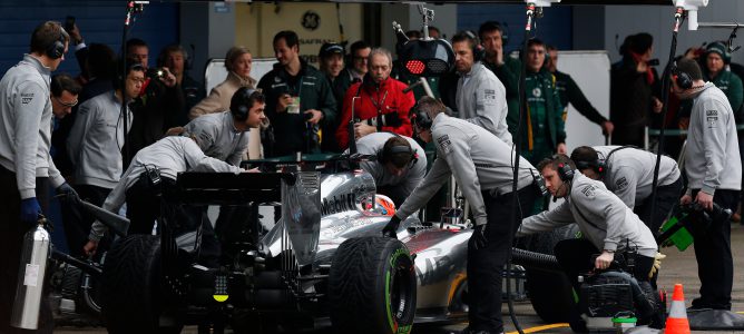 Mercedes advierte a McLaren que no compartirán toda la información sobre los motores