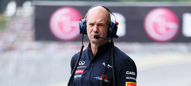 Adrian Newey: "Meter todos los nuevos sistemas en el coche es un desafío"