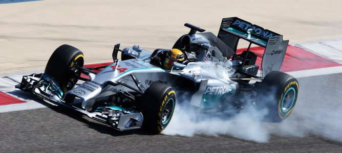 Lewis Hamilton se impone y Lotus sufre en el tercer día de test en Baréin