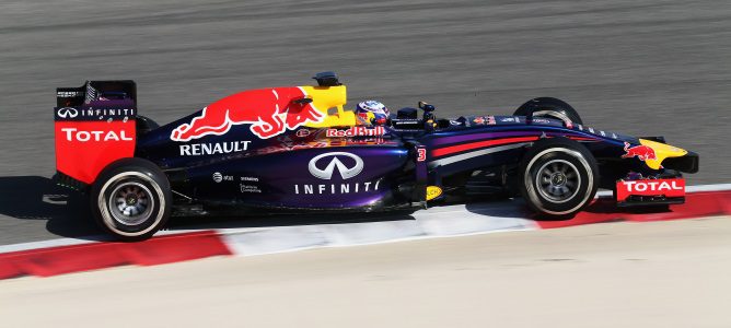 Lewis Hamilton se impone y Lotus sufre en el tercer día de test en Baréin