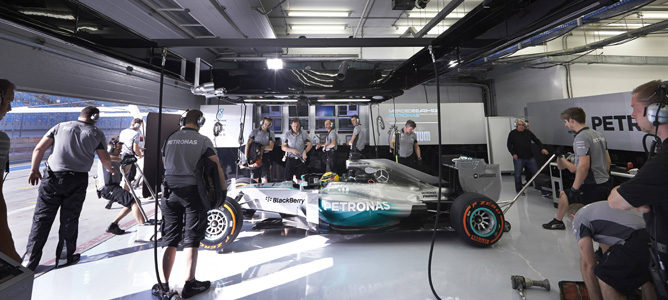 Lewis Hamilton: "El coche está respondiendo bien a mi estilo de pilotaje"