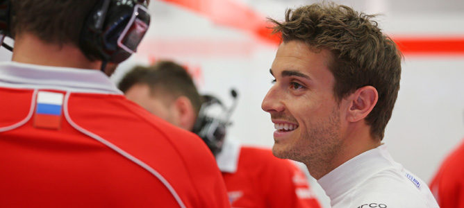 Jules Bianchi sonríe durante la pretemporada 2014 de F1