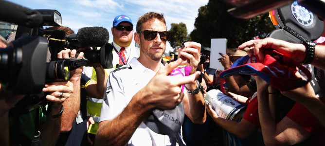 Button, encantado con Magnussen: "Es emocionante tener a alguien tan competitivo"