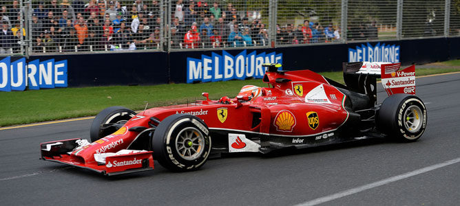 Jacques Villeneuve: "Alonso está tratando de destruir a Kimi psicológicamente"