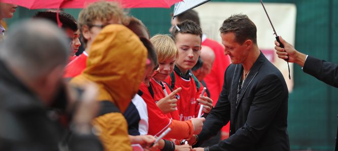 Sabine Kehm informa de que Michael Schumacher "tiene momentos de consciencia"