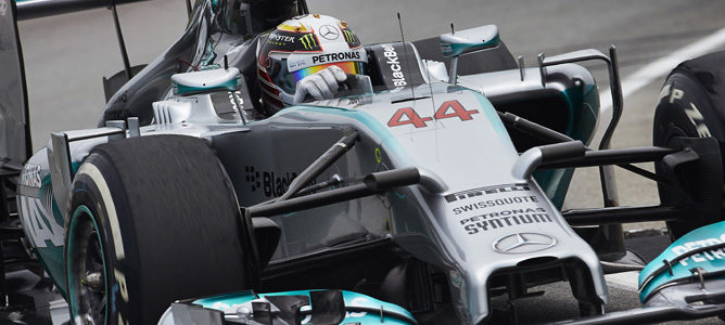 Lewis Hamilton y Mercedes mandan en los primeros libres del GP de Baréin 2014