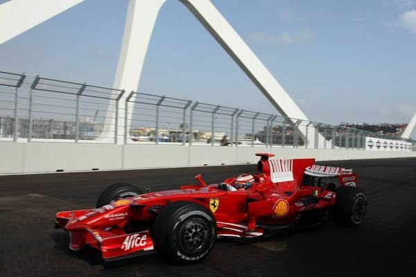 Raikkonen, el más rápido en los segundos libres, Alonso segundo