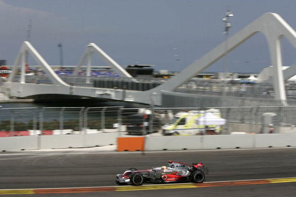 Hamilton: "Será difícil vencer a Felipe mañana"