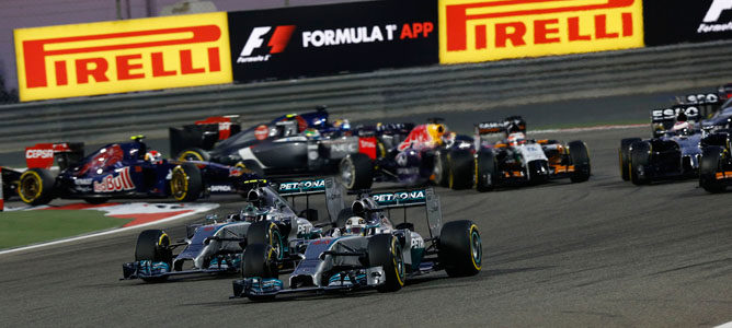 Haas presiona a la FIA: "Si perdemos un mes más, no creo que podamos debutar en 2015"