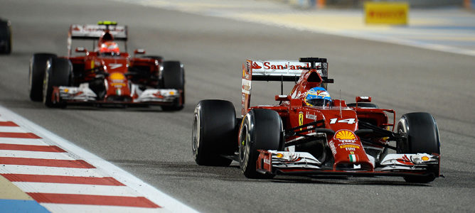 Fernando Alonso y Kimi Räikkönen con Ferrari en Baréin 2014