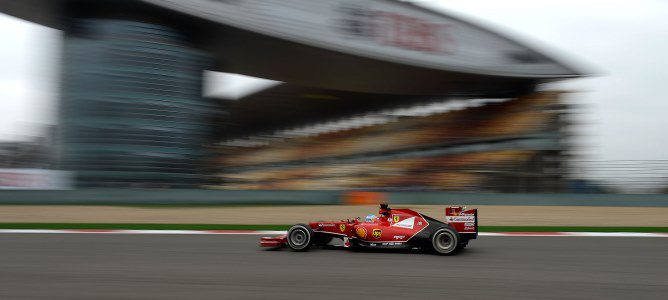 Lewis Hamilton se impone a Fernando Alonso y lidera los Libres 2 del GP de China 2014