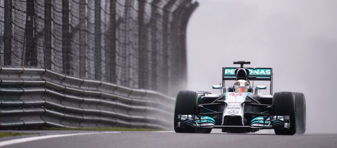 Lewis Hamilton gana la batalla en mojado y se lleva la pole del GP de China 2014