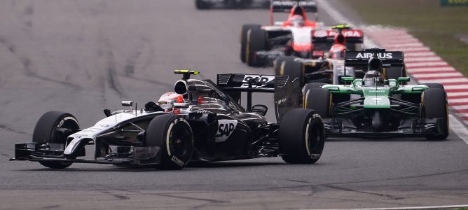 Kevin Magnussen: "Nuestro coche tiene una falta de carga aerodinámica"