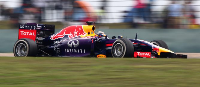 Niki Lauda: "Sebastian Vettel se ha olvidado de pilotar otro tipo de coches"