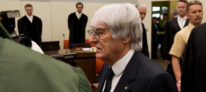 Bernie Ecclestone: "Parece como si los buitres estuvieran volando alrededor"