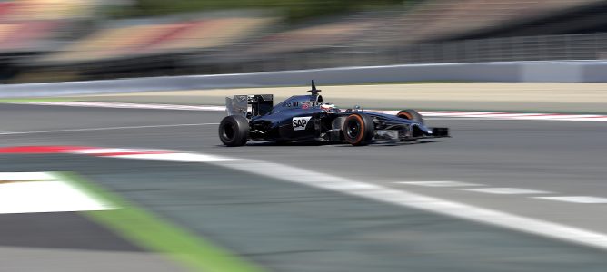 Pastor Maldonado se impone y manda en la segunda jornada de test en Barcelona