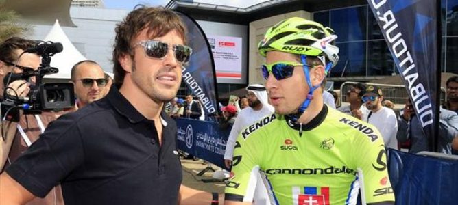 Fernando Alonso sigue trabajando para crear su equipo ciclista de cara a 2015