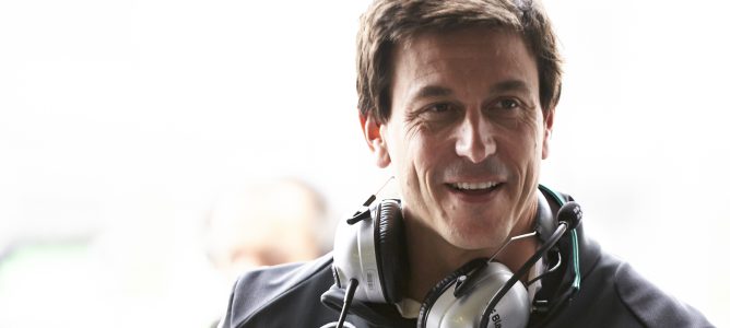 Toto Wolff niega que Fernando Alonso aterrice en Mercedes "a corto plazo"