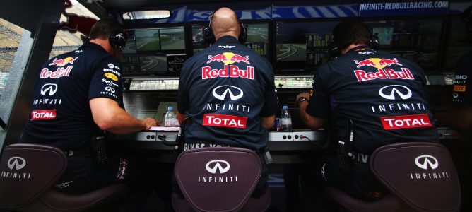 Helmut Marko: "Ferrari le hizo a Adrian Newey una oferta absurda"