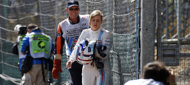 El estreno de Susie Wolff se interrumpe a las cuatro vueltas: "Lo sentimos por ella"