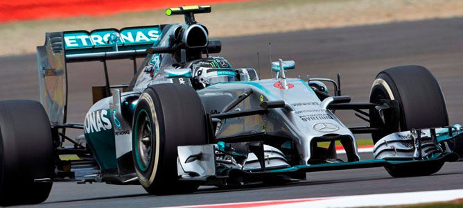 Nico Rosberg logra la 'pole position' en una clasificación llena de sorpresas en Silverstone