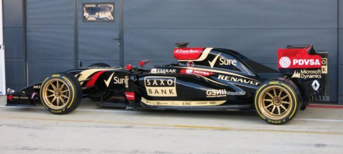 Pirelli presenta sus neumáticos de 18 pulgadas montados en el Lotus E22