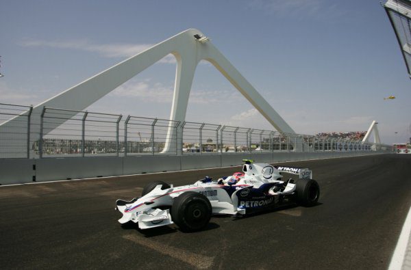 Honda y BMW esperan la decisión de Alonso, mientras tanto Kubica renueva contrato