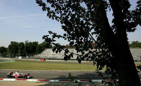 Hamilton cierra las pruebas en Monza con el mejor tiempo