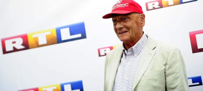 Niki Lauda señala que McLaren y Ferrari han construido un coche "de mierda"