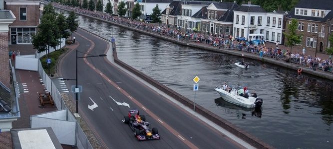 Jean-Eric Vergne hace rugir el RB8 por las calles de Assen