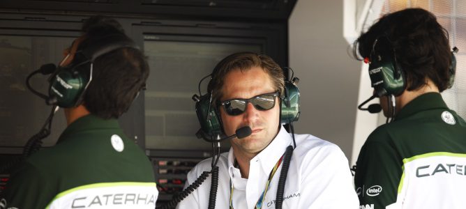 Christijan Albers: "Siempre y cuando los pilotos rindan, seguirán en el coche"