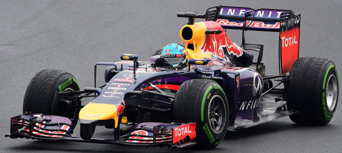 Horner defiende a Vettel: "No hay que olvidar la cantidad de problemas mecánicos que ha tenido"