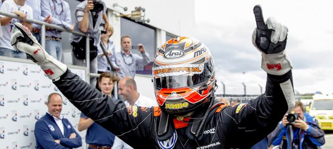 Max Verstappen se une al programa de pilotos de Red Bull