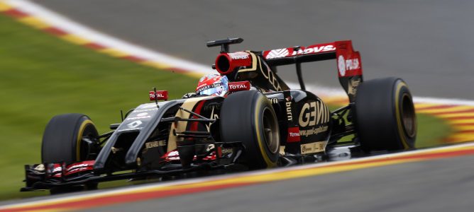 Romain Grosjean: "El choque me ha hecho perder mucha carga aerodinámica"