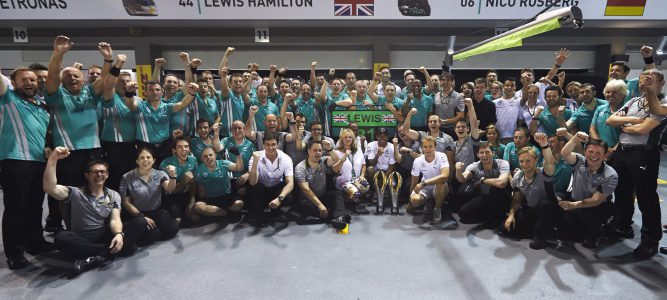 Lewis Hamilton: "No es un resultado ideal con la retirada de Nico"