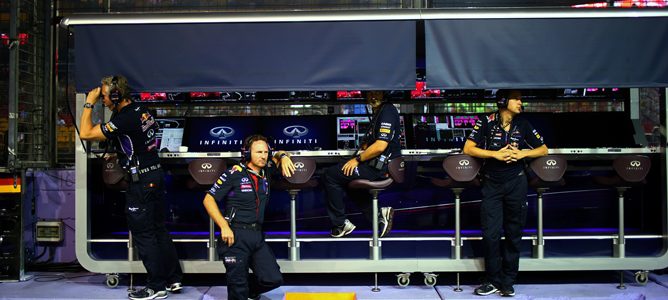 Red Bull niega haber mandado mensajes codificados a Ricciardo
