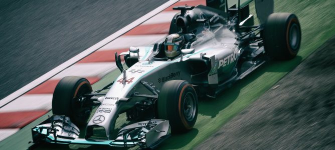 Lewis Hamilton acaba feliz el primer día en Japón: "Es increíble lo que este equipo ha hecho"