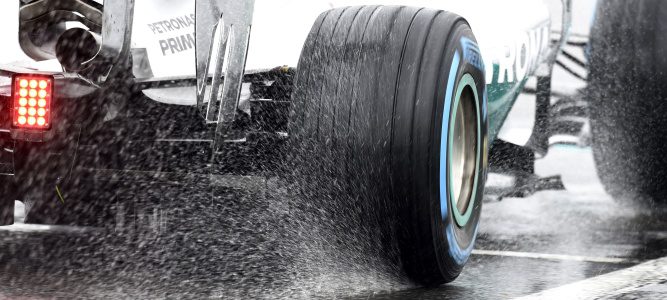 Hamilton y Vettel quieren que Pirelli mejore el neumático de lluvia