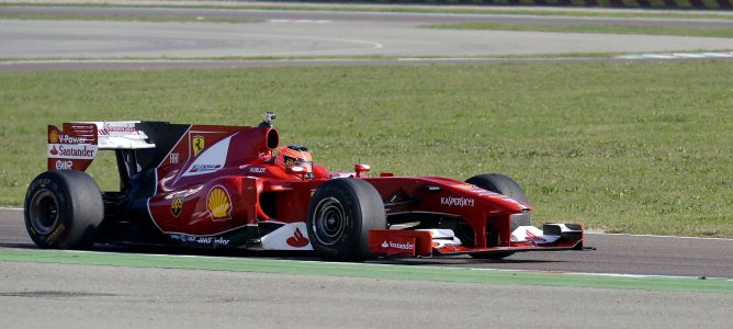 Esteban Ocon completa un test con un Ferrari F10 en Fiorano