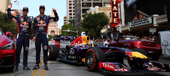 Sebastian Vettel y Daniel Ricciardo ruedan por las calles de Austin