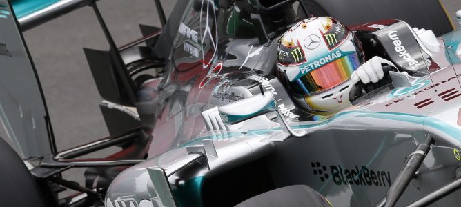 Bernie Ecclestone: "Lewis Hamilton sería un Campeón más apropiado para el deporte"